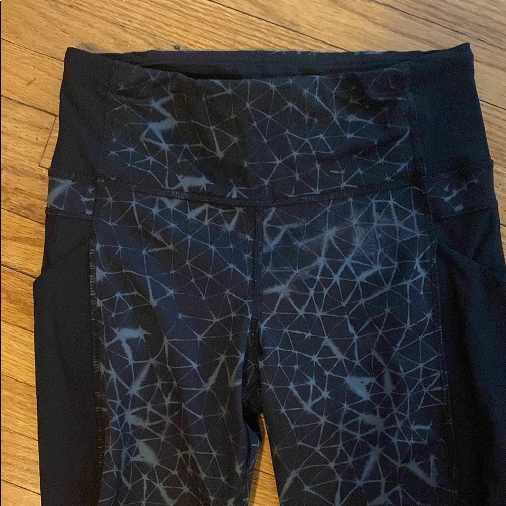 Lululemon Athletica Black Patterned Leggings woman 2 - Picture 2 of 8